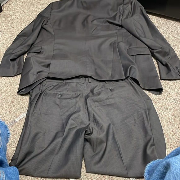 Coppley suit in like new condition - Picture 8 of 8